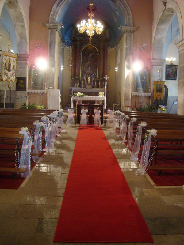 Unutrašnjost crkve Unutrašnjost crkve