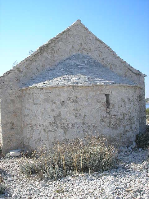 Crkva sv. Ivana Trogirskog na rtu Planka(Ploče) Crkva sv. Ivana Trogirskog na rtu Planka(Ploče)
